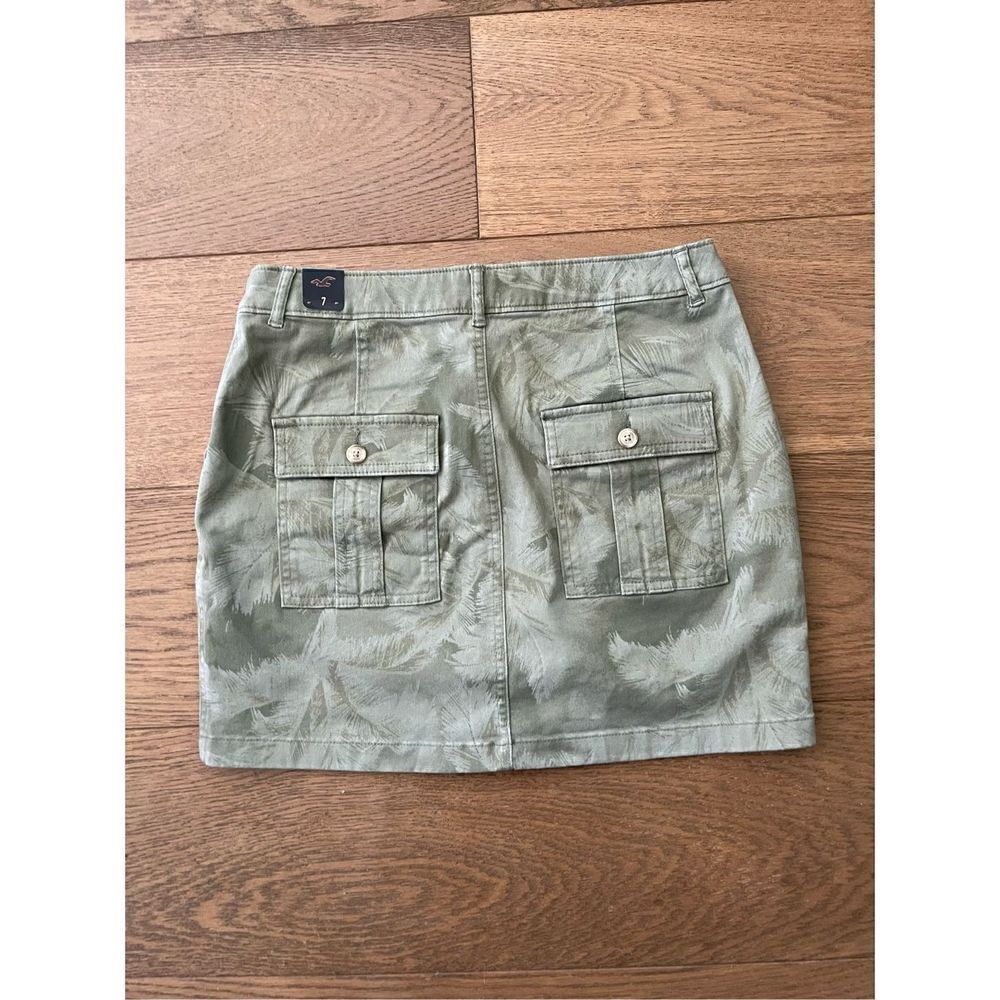 Hollister Floral Green Mini Skirt - Picture 2 of 3